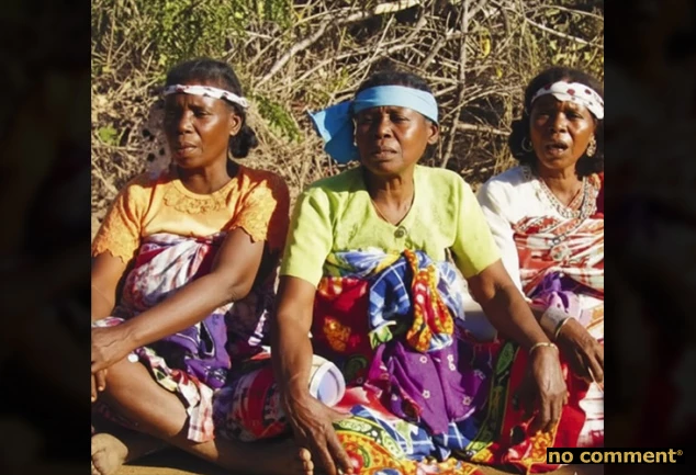 no comment - Sarandra : Funérailles, possession, circoncision…