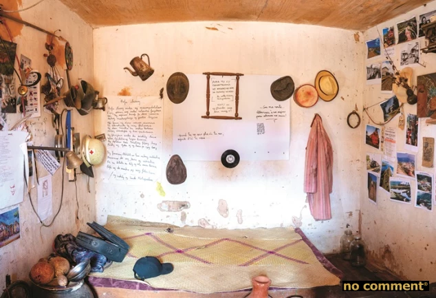 no comment - Musée du Nord : Latérite et polaroïds