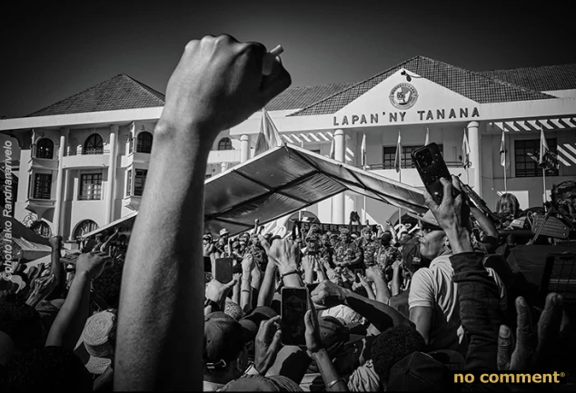 no comment - Figures du héros et mémoire collective dans La Grande Fabrique des Héros d’Élie Ramanankavana et Corps de sable de Jean-Luc Raharimanana (Extrait)