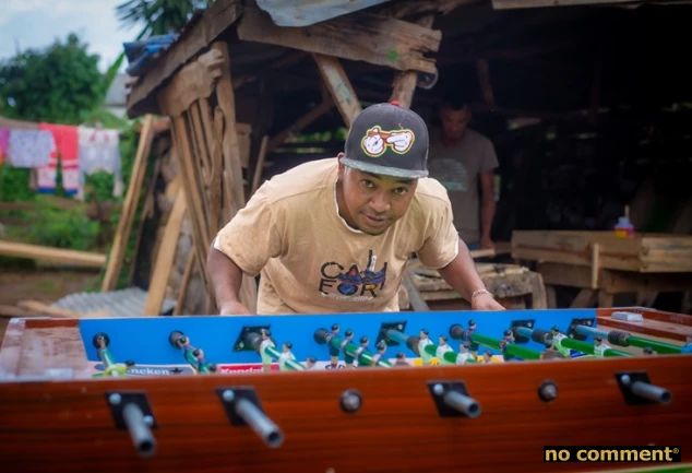 no comment - Baby-foot : Terrain familial