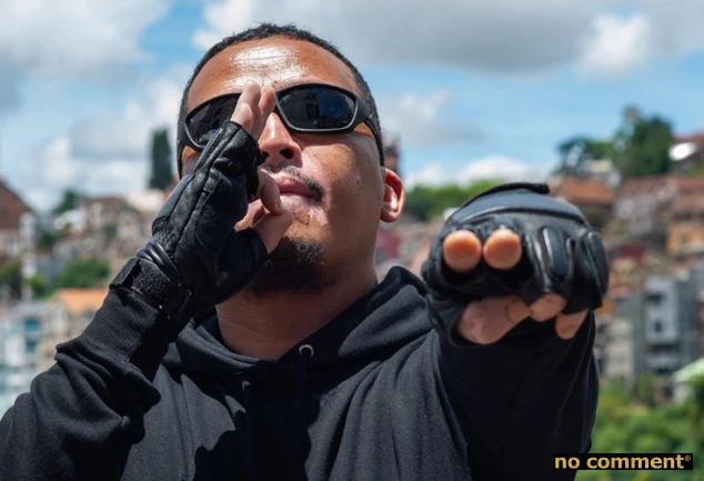 no comment - M.B.L. : Pas là pour plaire