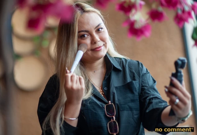 no comment - Vanessa Koi : Comme un poisson dans l’eau